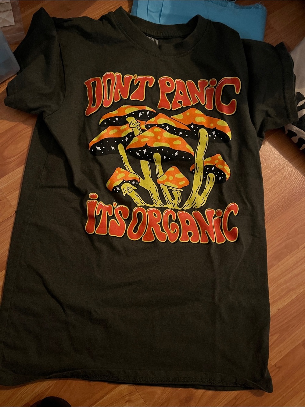 Mushroom T-shirt Don't Panic It's Organic Graphic Size S